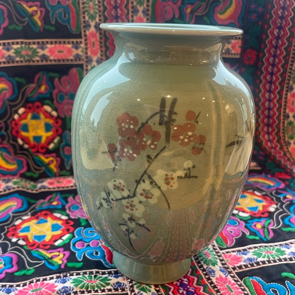 Vase - Picture 8 of 8